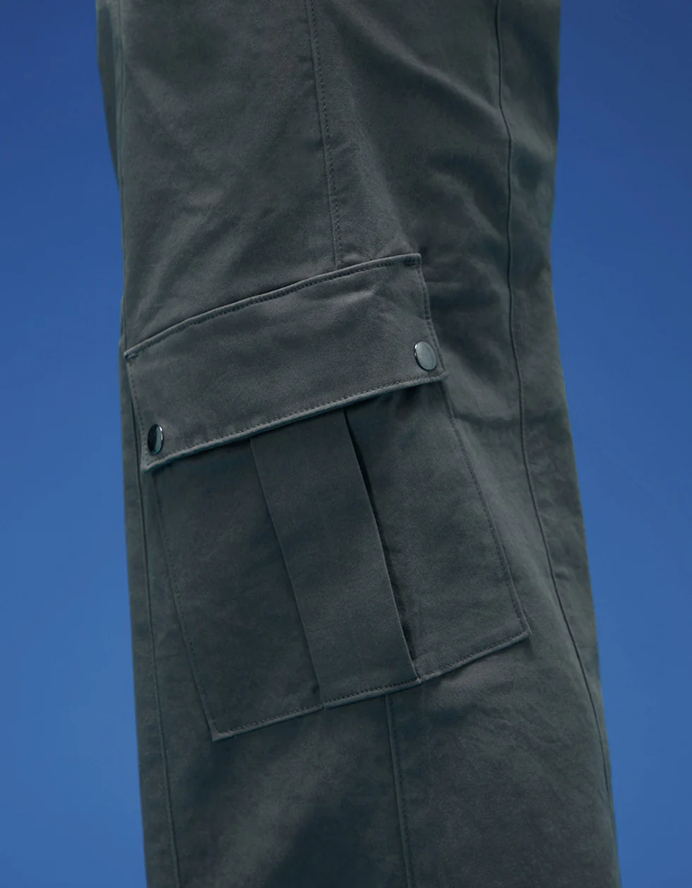 Grey Woven Relaxed Fit High-Rise Exclusive Cargo Pant - Image 4
