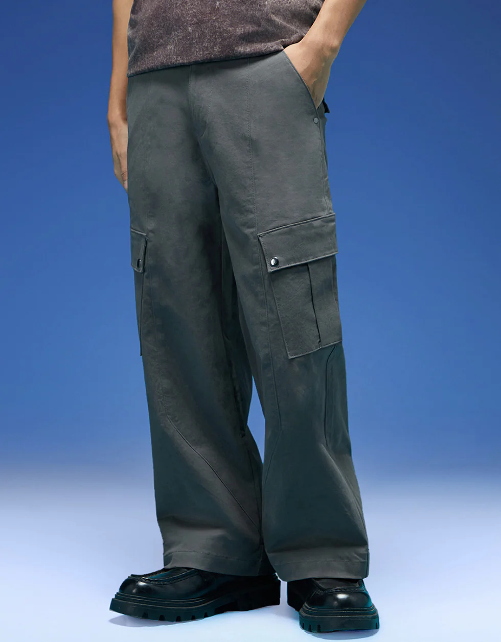 Grey Woven Relaxed Fit High-Rise Exclusive Cargo Pant - Image 6